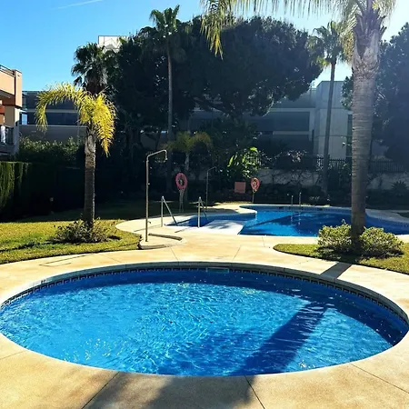 Luxury With Garden And Private Pool Pass The Keys Apartment