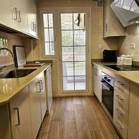 Luxury With Garden And Private Pool Pass The Keys Apartment *