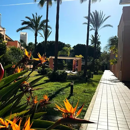 Luxury With Garden And Private Pool Pass The Keys Apartment *